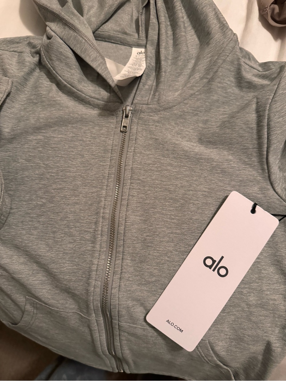 ALO - Alosoft Finesse Full Zip Fitted Hoodie - Picture 4 of 6